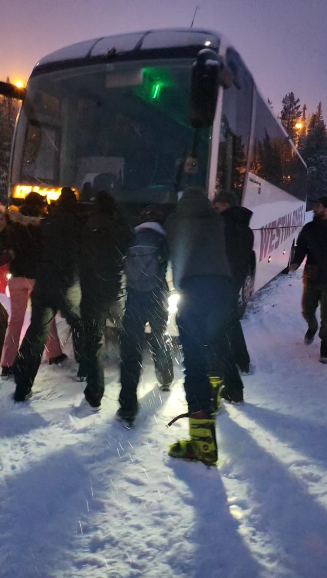 Dataloger (git) pushing a bus